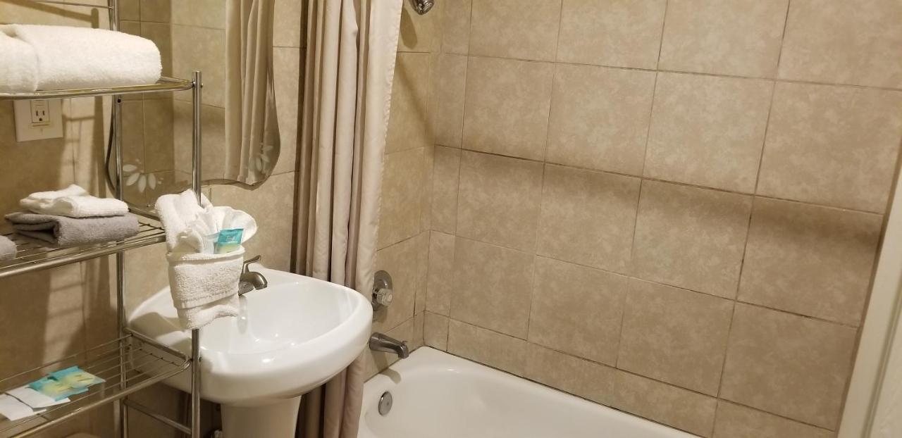 Seattle Inn Northgate Екстериор снимка